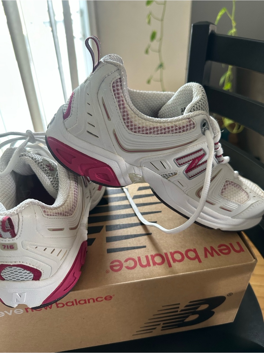NIB- New Balance 716 Breast Cancer Awareness Sneakers - Women's Size 8 - Picture 3 of 9